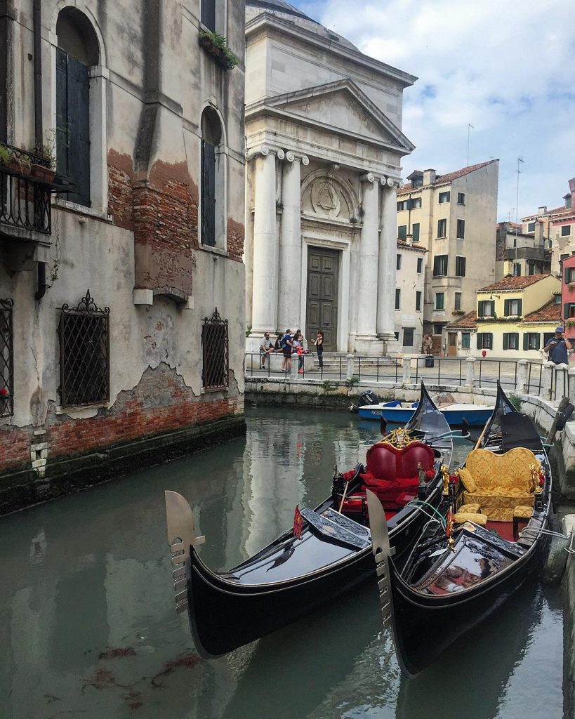 Cliché ❤️ #audreylovesvenice #lifewelltravelled #gondole