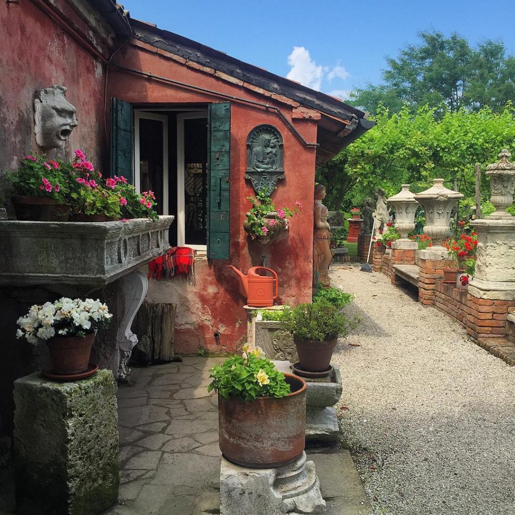 Che io adori Burano ormai l'avete capito, ma potessi scegliere dove vivere direi questo meraviglioso angolo di Torcello ❤️ #lifewelltravelled #audreylovesvenice