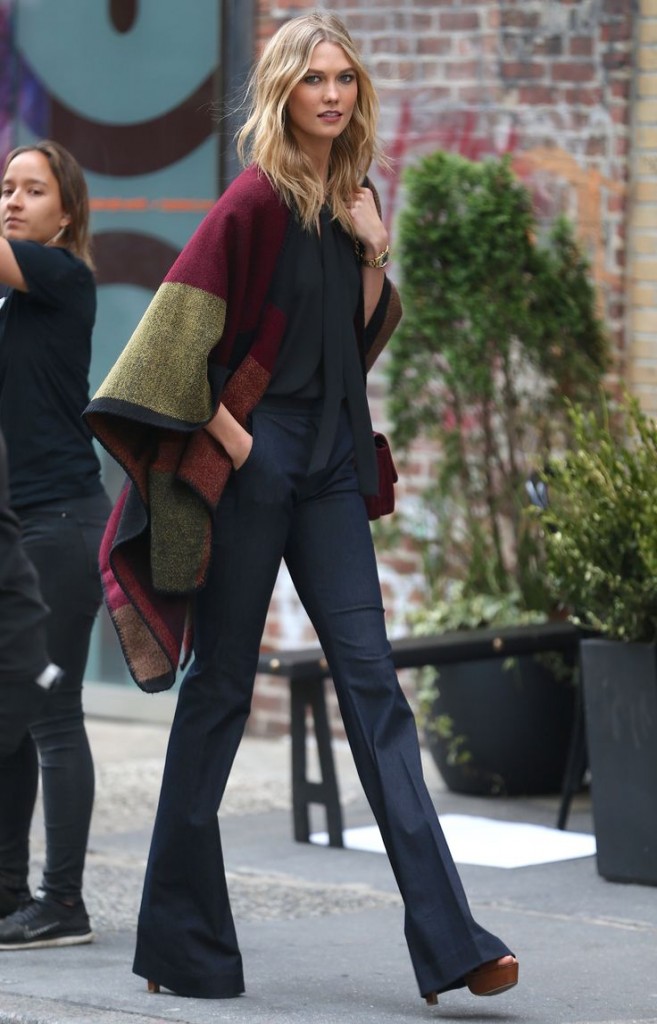 Supermodel Karlie Kloss on a photoshoot in Soho, in New York. 6 May 2015. 7 May 2015. Please byline: Vantagenews.co.uk