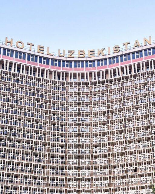 Diario di viaggio in Uzbekistan. Ovvero 20 foto per cui secondo me vale il viaggio. Spoiler: le ultime due sono state una delle esperienze più belle di tutti i miei viaggi ♥️

1. Un classico (consigliato l’aperitivo con vista all’ultimo piano.
2. Prima e poi ultima tappa: Tashkent 
3. Seconda tappa: Khiva 
4. Terza tappa: Bukhara 
5. Quarta tappa: Samarcanda
6. Pattern che amo 
7-8- 9. L’artigianato e i mercati sono da non perdere 
10. Le mie adorate spezie 
11-12. Il pane e’ molto caratteristico, oltre che buonissimo! 
13. La bellezza 
14-15. Quando il sole va giù 
16. Si può mangiare gourmet anche in Uzbekistan 
17-18. Il bello di questo paese: la gente 💕
19-20. In treno con i local: magico 💫

E a voi ispira l’Uzbekistan come meta? 

📍Uzbekistan 🇺🇿 

Asia centrale 
Viaggio in Uzbekistan 
Samarcanda cosa vedere 
Piazza Registan 

#audreyinwonderland #traveldiary #carodiario #viaggione #tramonti #uzbekistan #uzbekistan_insta #uzbekistantravel #uzbekistanofficial #centralasiatravel #samarcanda #samarkand #samarkand_times #registansquare #piazzaregistan #registan #viadellaseta #thesilkroad #bukhara_photos #tashkent #khiva #khivatoday