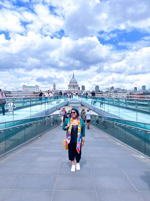 ‘’Chi è stanco di Londra, e’ stanco della vita’’
S. Johnson 

Diapositiva di un momento di felicità, stanca, sfatta e in tuta, ma felice ♥️

Londra 
Viaggio a Londra 
London calling 

#londra #london #saintpaul #milleniumbridge
